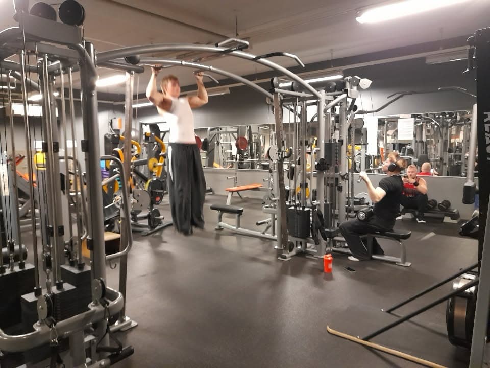 Treenausta Kuntokeskus Loiston kuntosalilla